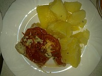 Zapecena rajcata s mletym masem, brambory